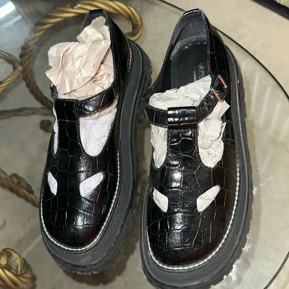 Burberry Mary Janes - Picture 5 of 9